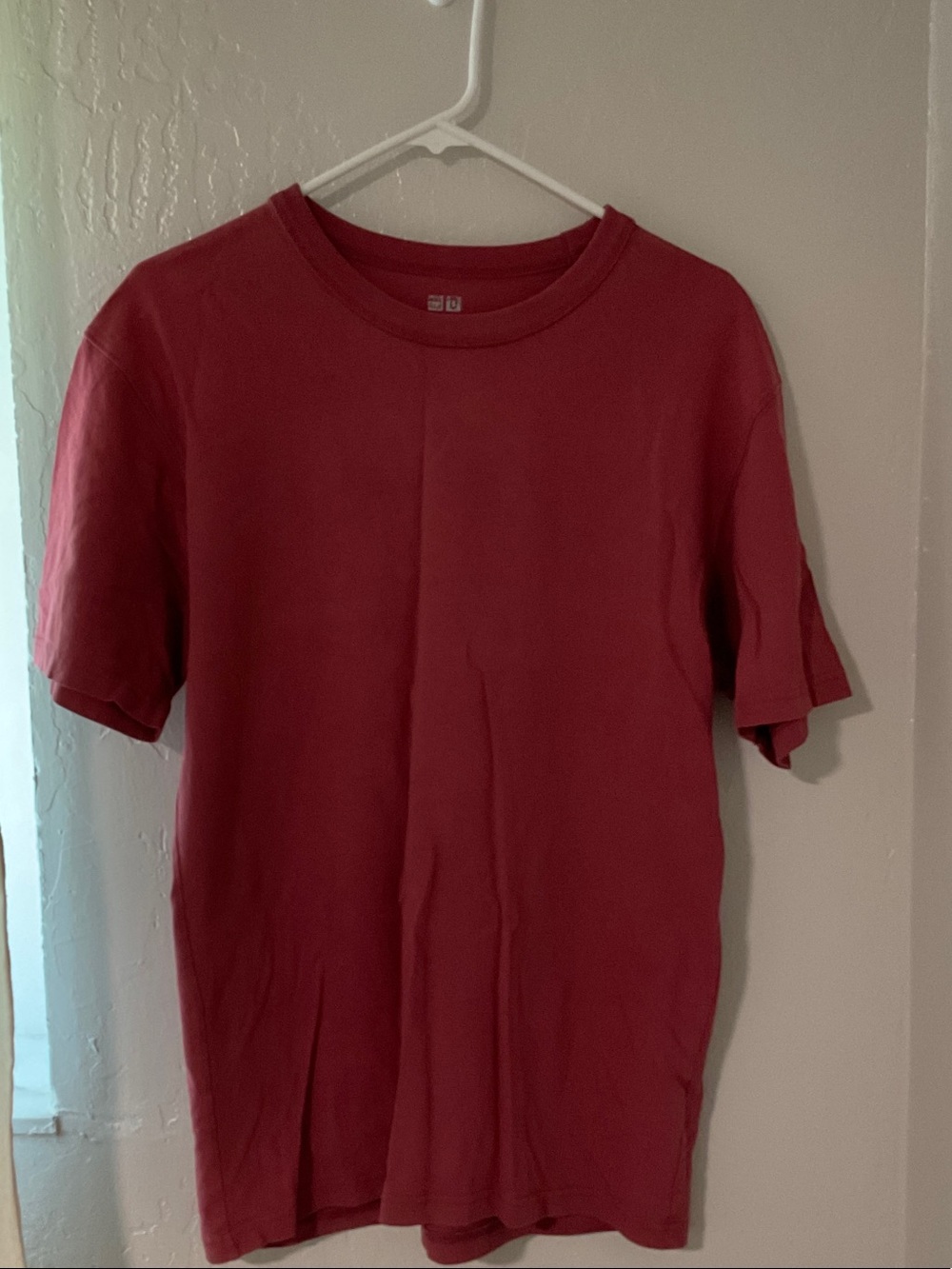 Uniqlo Men's Crewneck T-Shirt in Deep Brick Red